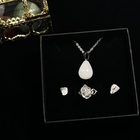 Vente en gros de bagues en pierres précieuses naturelles Boucles d'oreilles pendentifs en cristal Jaspe rouge Rubis Améthyste Cristal naturel Ensemble de bijoux en pierres précieuses