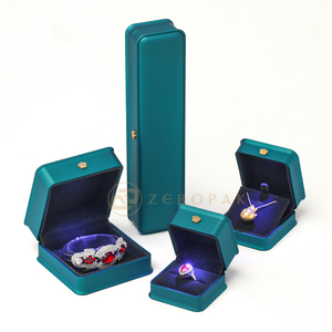 Zebo biểu tượng tùy chỉnh hộp đồ trang sức nhung và nhựa LED ánh sáng Hộp quà tặng với LED bán buôn Vòng đeo tay và vòng lưu trữ hộp - Product Image 5