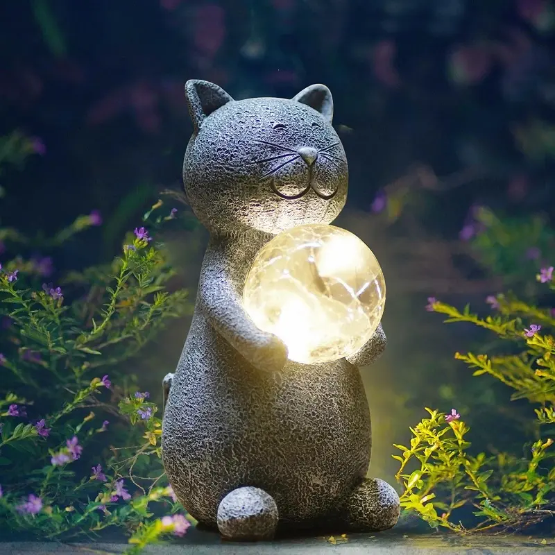 Polyresin Escultura Animal para Jardim Decor Solar Cat Estátua com Olhando Solar Luzes LED Bola