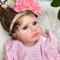 Poupée Reborn exquise de petite taille avec des cheveux courts Conception réaliste en silicone Détaillant délicat Article de collectionneurs de peau douce