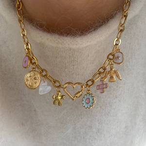 Estilo americano europeo Acero inoxidable 18K Color oro Pequeño corazón Flor Golondrina Moda Colgante Collar Galvanoplastia al vacío - Product Image 1