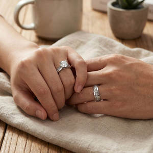 Anillos Resistentes al Deslustre e Impermeables de Buena Calidad, Anillo de Acero Inoxidable 316L Chapado en Oro PVD de 14k y 18k con Zirconia, Anillo de Compromiso para Mujer - Product Image 4