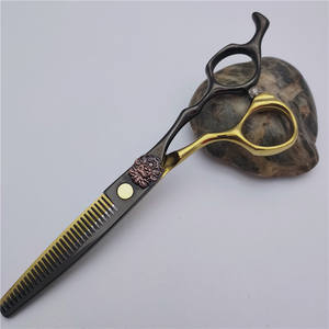 กรรไกรตัดผมแบล็คโกลด์ 6.0 นิ้ว กรรไกรซอยผม สแตนเลส ใบมีดคม ด้ามยาว กรรไกรแบบแบน สำหรับใช้ในร้านเสริมสวย - Product Image 5