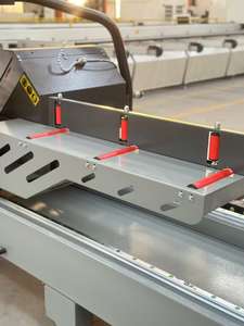 Sierra de Corte de Precisión de Doble Cabezal de 550 mm para el Procesamiento Industrial de Aluminio y PVC en Plantas de Fabricación de Puertas y Ventanas - Product Image 2