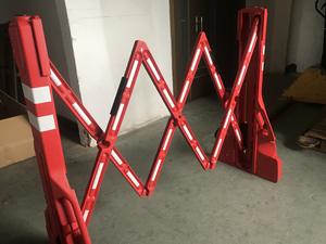 All'ingrosso barriera di isolamento retrattile in plastica soffiata 2000*1100 barriera di traffico mobile pieghevole telescopica - Product Image 6