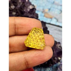 Cuarzo Verde Dorado con Diseño Geométrico Tallado en Piedra para Colgante o Joyería, Elegancia Radiante, Colgante de Piedra Preciosa - Product Image 1