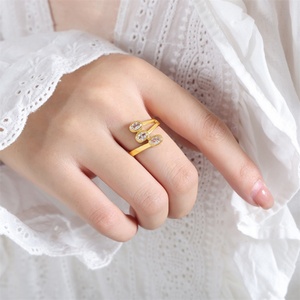 Bague personnalisée Hip Hop en acier inoxydable plaqué or creux avec zircon - Product Image 5