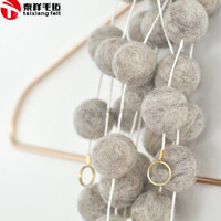 Boule de feutre voiture maison décor suspendu personnalisé marguerite feutre boule huile essentielle diffuseur voiture cintre