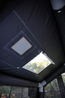 Tente gonflable sur mesure de 8 mètres carrés avec tissu Oxford, puits de lumière et conception à double porte pour une utilisation de luxe en plein air