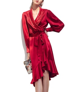 2024 nuovo Design Casual da donna in <span class=keywords><strong>raso</strong></span> manica lunga a sbuffo con collo a V irregolare abito da sera lungo in seta - Product Image 1