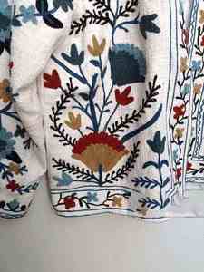 Veste courte d'hiver pour femme, broderie Suzani faite à la main, coupe ajustée, nouvelle exportation, tissu polaire avec rembourrage en coton - Product Image 5