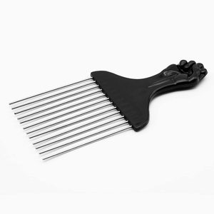 Peine afro cuadrado de metal natural con diseño de puño negro africano, peine de dientes anchos para herramienta de peinado mágico de rizos. - Product Image 2