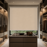 Stores enrouleurs semi-occultants en tissu tissé beige doux avec perles manuelles pour chambres et hôtels