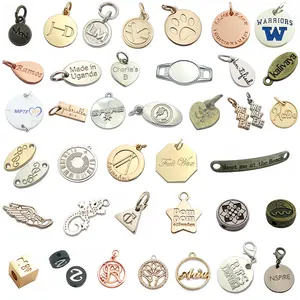 Custom made logo inciso in oro a buon mercato del pendente dei monili del metallo tag fascini per la collana/braccialetto