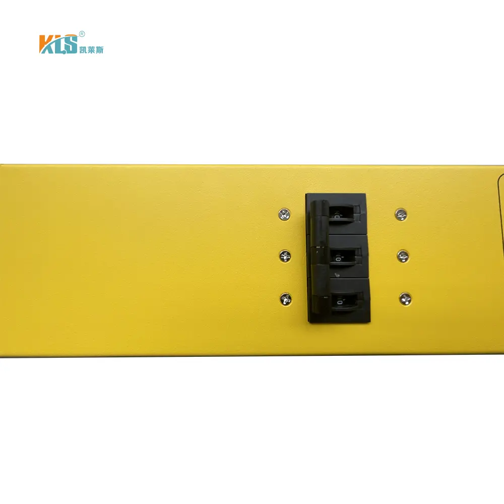 63a 240v Intelligent 3 phases Pdu Unité de distribution d'énergie triphasée Pdu Surveillance intelligente Ip Pdu 90kw 3 phases 415v 63a