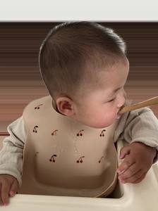 Bavoirs d'alimentation en silicone pour bébé de qualité alimentaire, confortables et souples, sans BPA, motif imprimé, vente en gros - Product Image 6