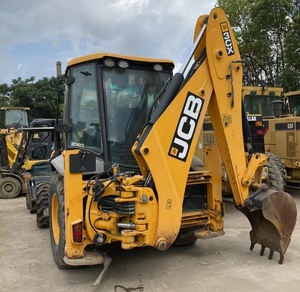 Chargeuse-pelleteuse JCB 3CX d'occasion, modèle 2022, poids opérationnel de 10 tonnes, avec moteur, boîte de vitesses et pompe - 700 heures de fonctionnement, à vendre - Product Image 3