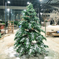 Arbre de cèdre de pin artificiel d'aspect naturel élevé pour les murs verts des hôtels de bureau Pin de bienvenue artificiel
