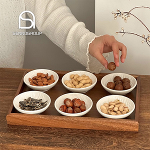 Vente en gros <span class=keywords><strong>de</strong></span> petits plats ronds en céramique rétro, plateaux en bois, <span class=keywords><strong>vaisselle</strong></span>, plats à sushi, plats à sauce soja, ensembles <span class=keywords><strong>de</strong></span> plats <span class=keywords><strong>pour</strong></span> <span class=keywords><strong>12</strong></span> <span class=keywords><strong>personnes</strong></span> - Product Image 1