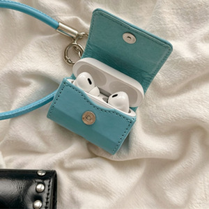 เคสหนังพลิกได้สำหรับ AirPods พร้อมสายคล้องมือ สไตล์พังก์ ป้องกันการกระแทก - Product Image 5