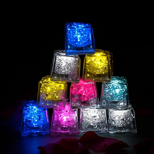 Nouveauté : Glaçons en plastique phosphorescents, étanches et parfaits pour les fêtes de Pâques, Halloween, Noël, Nouvel An et la Saint-Valentin - Product Image 4