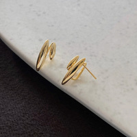 Mignon petit plaqué or larme boucles d'oreilles Dupes pour les femmes léger lisse métal goutte d'eau boucle d'oreille à la mode bijoux cadeau