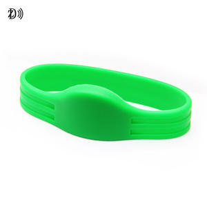 Pulsera RFID con logotipo personalizado 13,56 Mhz, pulsera NFC de silicona resistente al agua con grabable, n. ° 2 - Product Image 6