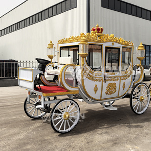 Calèche électrique décorée d'une couronne royale antique avec roues à rayons blancs pour exposition en château et usage commercial - Product Image 5