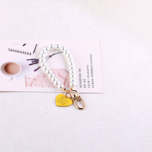 Llavero con Cadena de Perlas en Forma de Corazón, Joyería para Fundas de Teléfono, Accesorios Creativos para Bolsos, Adornos para Autos, Primavera 2024, Origen Yiwu - Product Image 2