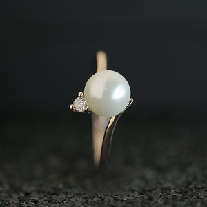 Anello in cristallo effetto perla color rosa per donna, accessori moda minimalisti da indossare tutti i giorni - Product Image 2