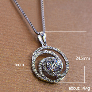Collana con Ciondolo Rotondo per Donne, Design con Elemento Mobile al Centro, Accessorio da Collo per Uso Quotidiano - Product Image 5