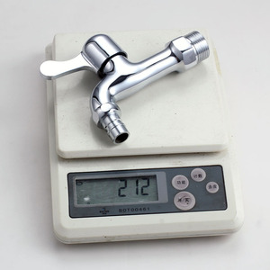 Grifo de cobre para lavadora con punta extendida de 6 puntos y válvula de agua chapada duradera incorporada - Product Image 1