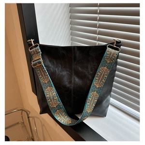 Bolso de Mano Plegable de PU, Estilo Moderno, con Tres Asas, Gran Capacidad, Tipo Cubo, para Mujer, Venta al Por Mayor - Product Image 6