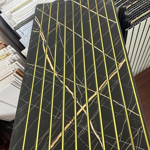 Panneaux de <span class=keywords><strong>plafond</strong></span> en PVC à dix rainures, <span class=keywords><strong>plafond</strong></span> mural cannelé 300*8/9mm, installation facile - Product Image 4