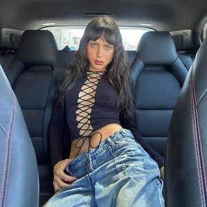 Abbigliamento Donna <span class=keywords><strong>Moda</strong></span> 2026: Top Corto a Maniche Lunghe con Lacci e Dettagli Traforati - Product Image 3