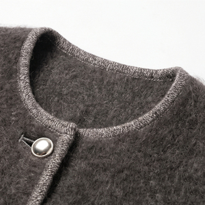 <span class=keywords><strong>Cardigan</strong></span> <span class=keywords><strong>gris</strong></span> vintage en maille à col rond et manches longues pour <span class=keywords><strong>femme</strong></span>, orné de boutons métalliques, en super mohair, à simple boutonnage - Product Image 5