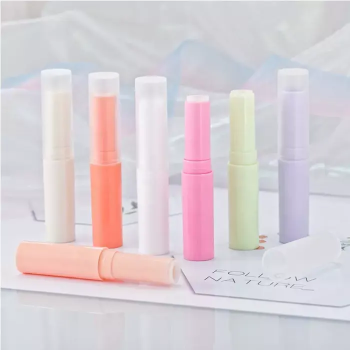 Precio barato Delgado color mate 4G 4ml bálsamo labial tubo de plástico contenedor de embalaje tubo de lápiz labial verde