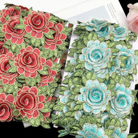 Nouvelle conception de robe de mariée avec application de roses, rosette, 7 couleurs, dentelle brodée soluble à l'eau en polyester, dentelle double couche
