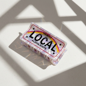 Pinza para el pelo con diseño de matrícula de Hawái en mármol gris - 10.5cm, Serie Studio de acetato premium - Product Image 1