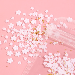 Fleur blanche à cinq pétales, célèbre sur internet, en résine tridimensionnelle, avec perles en or, argent et acier, grandes et petites fleurs mélangées pour ongles - Product Image 2