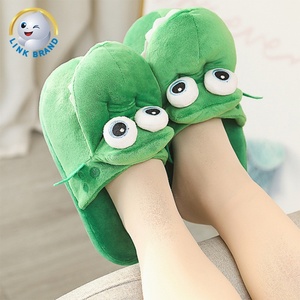 รองเท้าแตะในบ้านแบบใหม่ ขายส่ง สำหรับฤดูหนาว อุ่นสบาย ใส่ได้ทั้งชายและหญิง ลายหนังจระเข้ นุ่ม สบาย ทันสมัย - Product Image 4