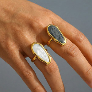 JZ308 Bague Femme Goutte d'Huile Blanche en Acier Inoxydable, Style Vintage Européen et Américain, Géométrique, Pierre Naturelle, Unique et Tendance - Product Image 4
