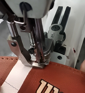 <span class=keywords><strong>441</strong></span> Einnadel-Zylinderbett-Ledertaschen-Industrienähmaschine - Product Image 6