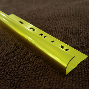 Aluminium Céramique 2.7m Garniture d'angle noire Prisme triangulaire droit Base métallique Tuile Bande en forme de triangle - Product Image 3