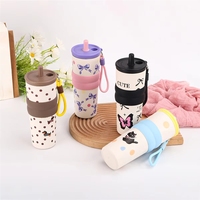 Gobelet isotherme Kawaii motif dessin animé 710 ml en acier inoxydable 304, avec manchon en silicone sans BPA, couvercle anti-fuite avec paille, logo personnalisé et sangle de transport