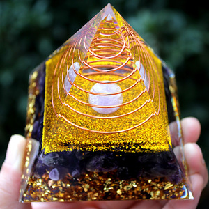 <b>Crystal</b> <b>Chip</b> Pyramid Resin Epoxy Craft Desktop Ornament With Amethyst Spiral Coil Home Decoration - Product Image 3
