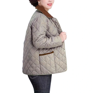Manteau d'hiver élégant couleur lavande pour femmes d'âge mûr, col à revers, fermeture boutonnée avec poches latérales, style décontracté pour les trajets quotidiens - Product Image 3
