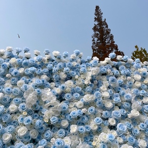 Pannello Decorativo con Fiori Artificiali Blu, Design con Rose in Seta Fatte a Mano per Decorazioni d'Interni di Lusso - Product Image 3