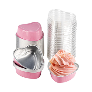 Petite moule à cupcakes jetable en aluminium 100 ml en forme de cœur, <span class=keywords><strong>plat</strong></span> à gâteau en aluminium coloré avec couvercle en plastique - Product Image 1