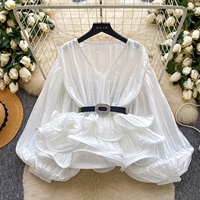 Chemisier plissé élégant en satin pour femme, à manches longues lanternes, col en V ample et volants, idéal printemps-automne